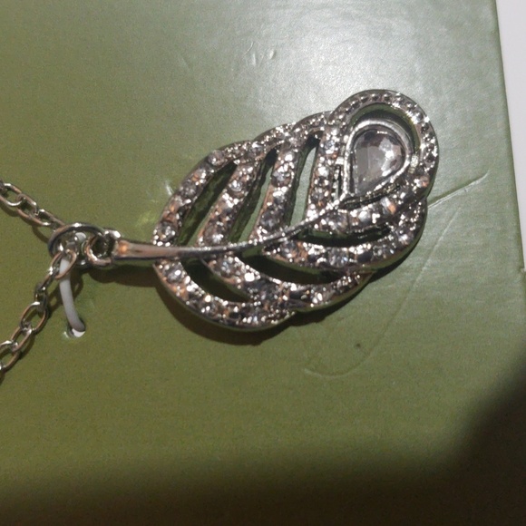 Silver Leaf Pendant Necklace & Starburst Earrings – Elegant Women's Jewelry set - Picture 9 of 10